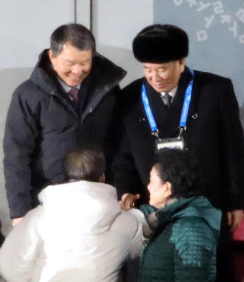 President Moon Jae-in shakes hands with North Korean Workers‘ Party Central Committee Vice Chairman Kim Yong-chol at the Pyeongchang Olympics closing ceremony on Feb. 25 while Ivanka Trump looks on. (Blue House Photo Pool)