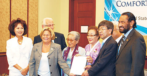 2012年7月、米国下院での慰安婦決議5周年を記念した式典が行われました。  ＜ハンギョレ＞データの写真