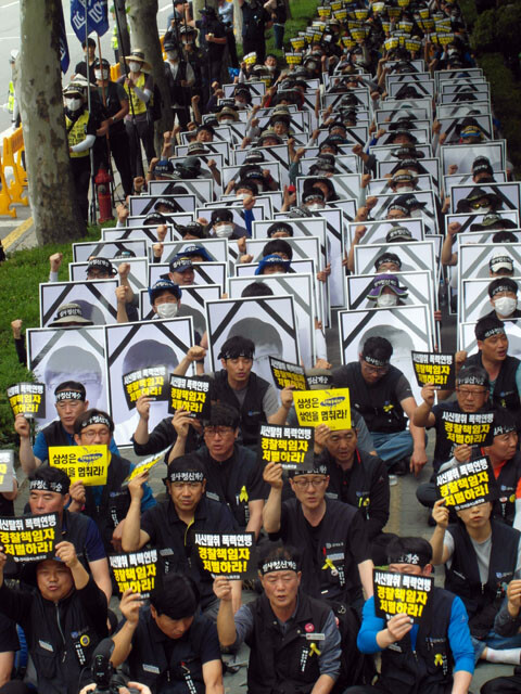 During the May 18 clash outside of the Gangnam branch of Seoul Medical Center police collected photo and video evidence of the unionists.