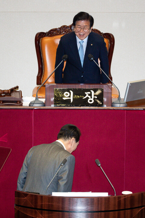박병석, 윤 대통령 향해 “대통령님, 의장께도 인사하십시오”