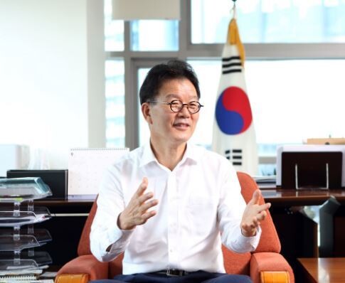 조민호 전 남북하나재단 이사장. 남북하나재단 누리집 갈무리