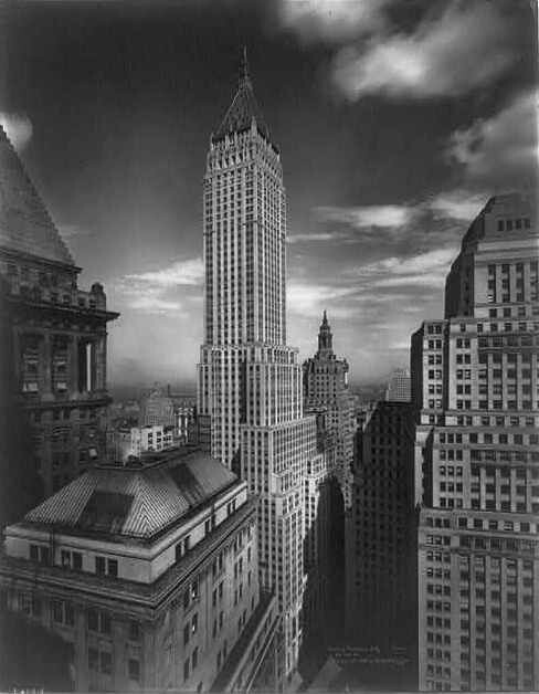 1929년의 미국 뉴욕 맨해튼. <트러스트>의 무대는 경제적 붐과 공황이 드라마틱하게 전개된 20세기 초반 미국 뉴욕 월스트리트이다. 위키피디어