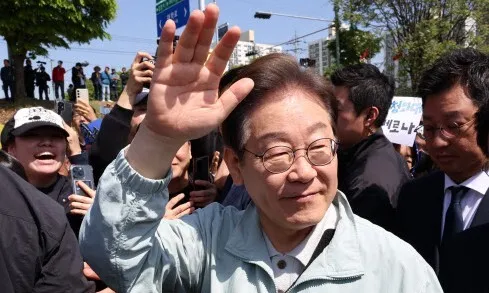 영주 찾은 이재명 “온갖 모함 당하지만 뭐 있었으면 여기까지 왔겠나”