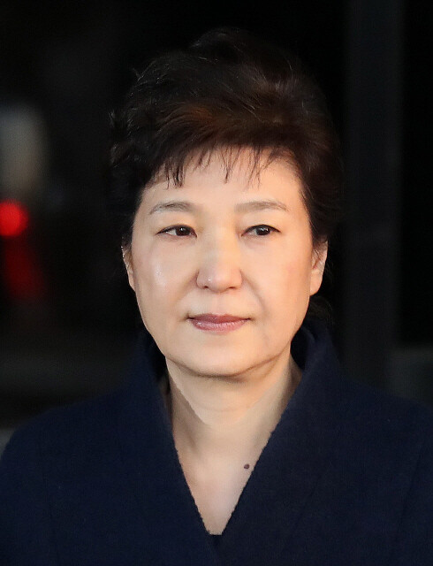 Former President Park Geun-hye was indicted by Prosecutors on Apr. 17 on charges of bribery. Her trial will begin in mid-May. (Hankyoreh file photo)