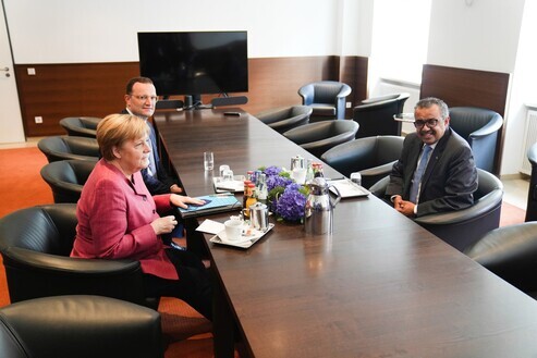 German Chancellor Angela Merkel and WHO Director-General Tedros Adhanom Ghebreyesus hold a meeting in Berlin on Wednesday. (EPA/Yonhap News)