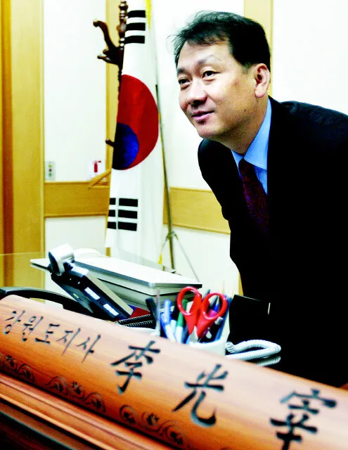  was not in accordance with the Constitution.  (Photo by Kim Myoung-Jin)