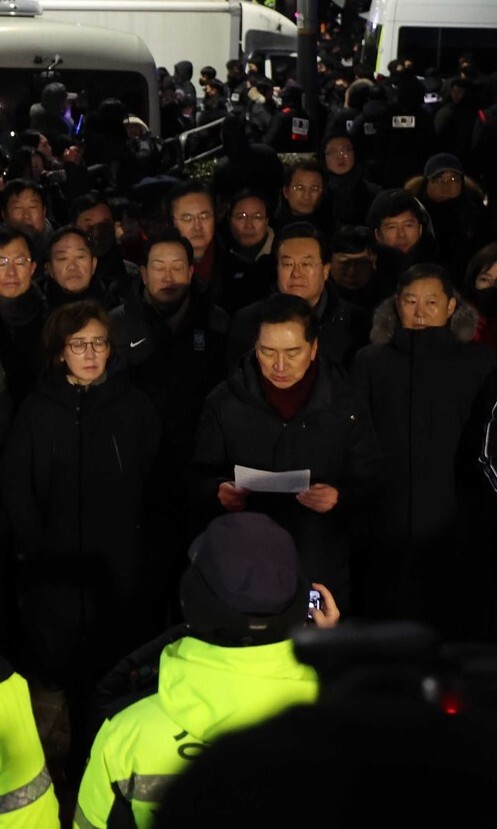 입법·사법부 테러 옹호하는 ‘뱃지’들