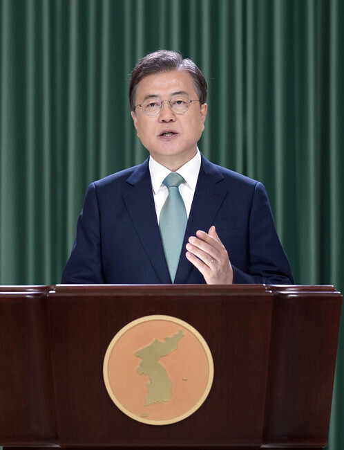 South Korean President Moon Jae-in makes an address celebrating the 20th anniversary of the June 15 Inter-Korean Joint Declaration at the Blue House on June 15. (provided by the Blue House)