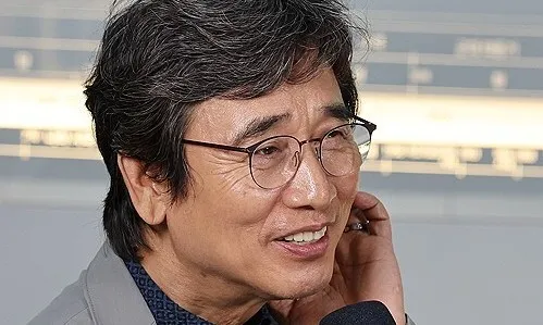 틀려도 버티는 ‘예언자’ 유시민…비평이란 연막을 날리며<font color="#00b8b1"> [아침햇발]</font>