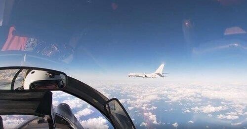 A Chinese Xian H-6 jet bomber is seen from a Russian Sukhoi fighter in December 2020, when their joint drills entered Korea’s air defense identification zone. (Yonhap)