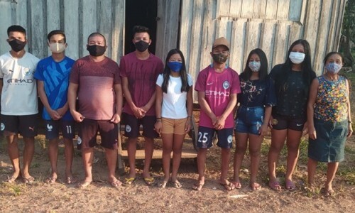 아마존 원주민들은 마스크가 부족한 상황에서도 마을 밖으로 나갈 수 없어 마스크를 사지 못한다. 아우렐리우 테냐린 제공