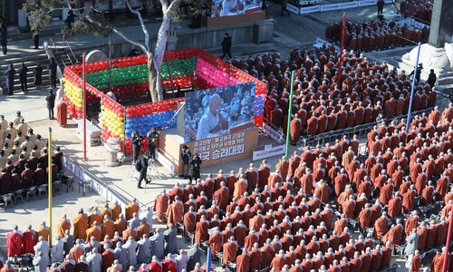 [영상] 방역 지침 논란에도 스님 5000명 조계사에 모인 이유