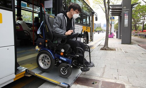 장애인도 아무 버스 타는 세상, 10년 걸려 “이동권은 기본권”