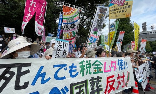 “아베 국장, 국회도 무시하고 강행”…두 쪽으로 갈라진 일본