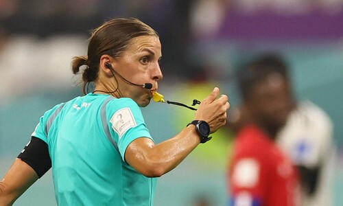 월드컵 첫 여성 심판, 멋짐이 폭발했다