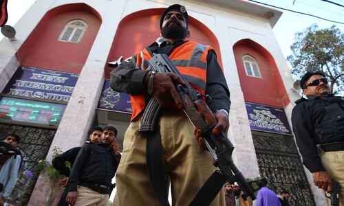 파키스탄 폭탄테러 사망 100명 넘어…희생자 다수 경찰