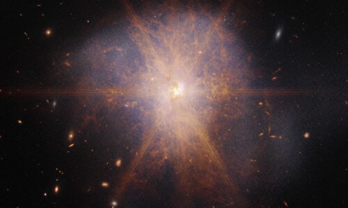 태양보다 1조배 밝은 두 은하의 충돌