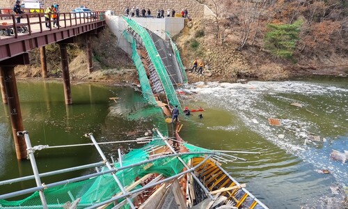 경주 안계댐서 건설중 다리 붕괴…물에 빠진 노동자 2명 숨져