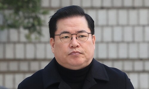유동규 탄 차, 5t 트럭이 들이받아…180도 돌아 분리대에 ‘쾅’