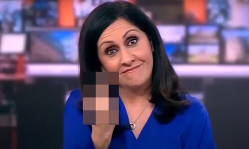 [영상] BBC 앵커, 생방송 손가락 욕…“동료와 장난” 납작 사과