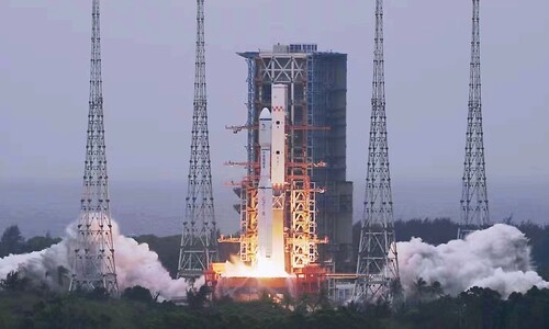 중국 우주선, 사상 최초 달 뒷면 표본 캐러 간다…선발대 출발