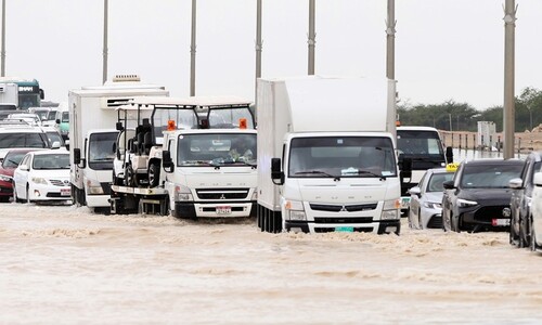 ‘사막 도시’ 두바이 75년 만의 폭우…“하루에 1년치 비 쏟아져”