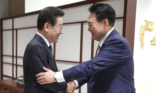 윤 대통령-이재명 대표, 용산서 첫 회담 시작