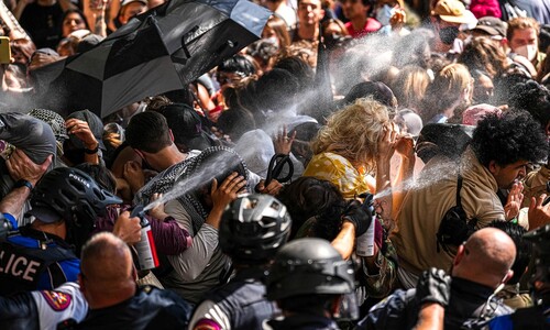 ‘가자전쟁 규탄’ 대학생에 최루가스 뿌리는 미 경찰