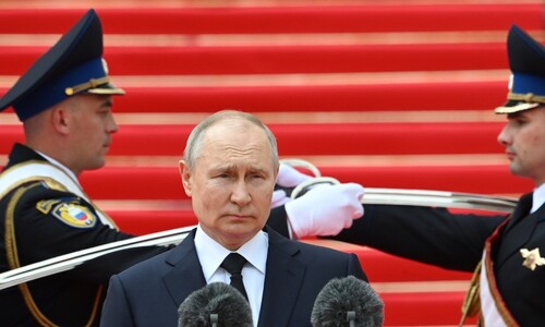 ‘21세기 차르’ 푸틴, 5번째 대통령 취임…“소련처럼 무너질 수도”
