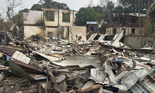폭격으로 무너진 불교 사원…미얀마군 공습으로 70여명 사상