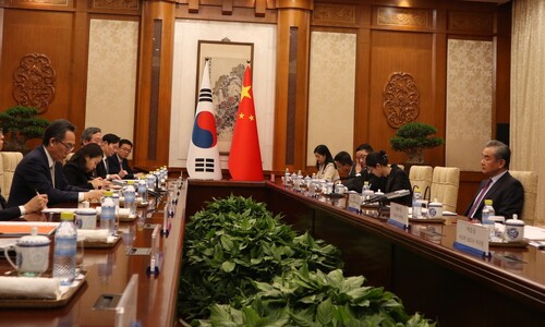 한-중 외교수장 회담…“탈북민 강제북송·경제협력 방안 등 논의”