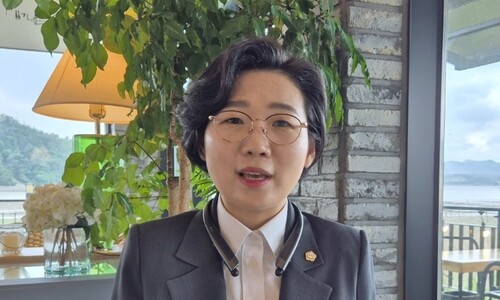 당적 박탈·불신임·수사…34살 최연소 여성의장 ‘청년정치 수난기’