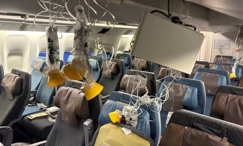 싱가포르항공 난기류 사고 6명 위독…척추 부상자만 20명 넘어