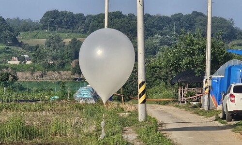 북한이 보낸 ‘오물 풍선’ 150여개 발견…경남까지 날아와