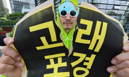 “고래잡이 그만!”…주한일본대사관 찾은 동물권 행동가