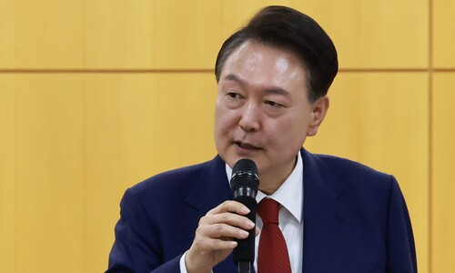 윤 지지율 21% 최저치…“거부권 남발” 원인에도 여전히 ‘남 탓’