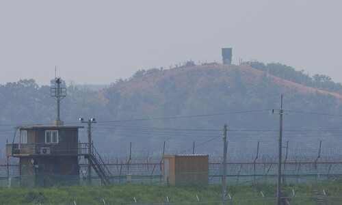 휴전선에 장벽 쌓는 북한…베를린 장벽처럼? 경계용 장애물?