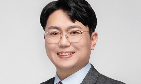 ‘최연소’ 신임 교총회장, 제자와의 관계로 징계 전력 논란