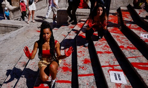 스페인 계단 핏빛 시위…“‘교제살인’ 더는 못 참는다”