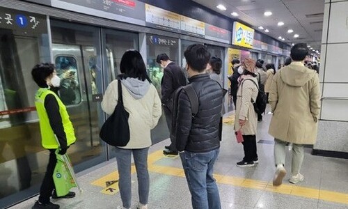 [속보] 지하철 9호선 흑석역서 연기 발생…무정차 통과