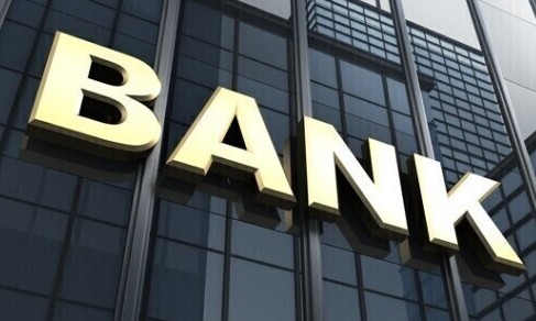 “금리 더 떨어질라”…5대 은행 예금에 소비자 몰린다