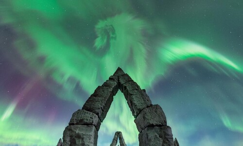아이슬란드 오로라, 승천하는 용처럼…올해 최고 천문사진 후보
