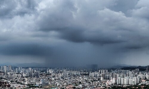 ‘우산 챙기세요’…폭염 속 전국 곳곳에 소나기