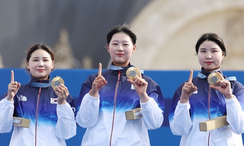 ‘10연패 신화’ 쓴 신궁들…40년 금빛 역사 부담 이겼다
