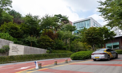 한국 정부 돈 받고도 한국인 뽑지 않는 학교… “한국인 배우자도 제외”