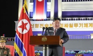 북, ‘전술핵’ 발사대 250대 최전방에…김정은도 “힘에 의한 평화”