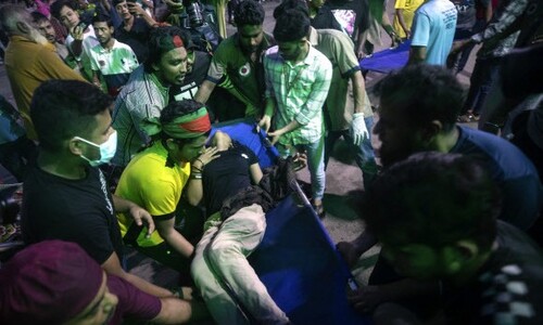 ‘15년 철권통치’ 하시나 방글라데시 총리, 인도로 달아나