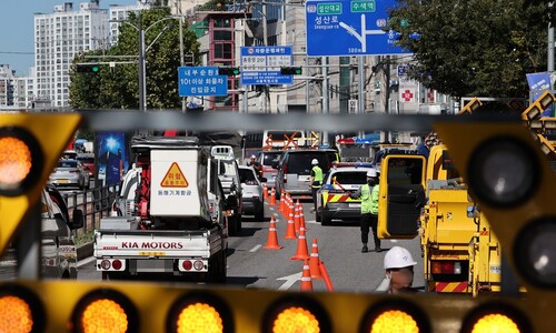 ‘연희동 싱크홀’ 하루 만에 또…주변 도로 침하 발견