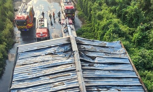 북 오물풍선 기폭장치 터져 또 화재…제약회사 창고 불타