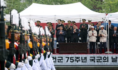 장병 2명 다쳤는데...국방부 “국군의 날 행사, 사기 진작에 큰 영향”